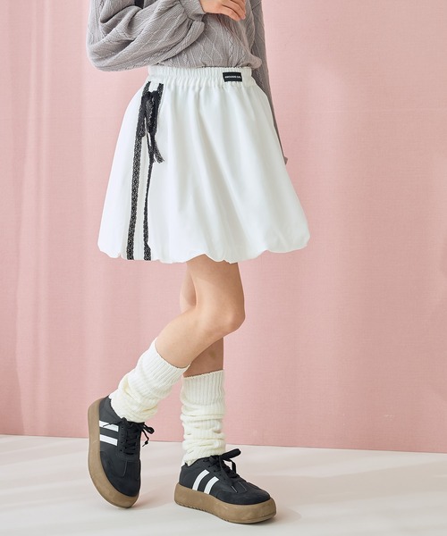 Amourire girl（アムリールガール）の「サイドリボンレース バルーンスカート（スカート・キッズ・ブラック/オフホワイト・130cm/140cm/150cm/160cm）」の2枚目の写真