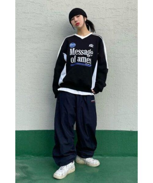 AMESWORLDWIDE(アメスワールドワイド)の「V NECK UNIFORM SWEATSHIRT BLACK (AM2DFUM441A)(スウェット・レディース・その他・LARGE/MEDIUM)」の4枚目の写真