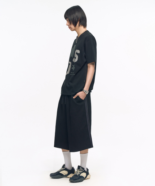 MOO(エムオーオー)の「トラックラインスウェットロングバミューダパンツ - ブラック(その他パンツ・メンズ・その他・MEDIUM/LARGE)」の2枚目の写真