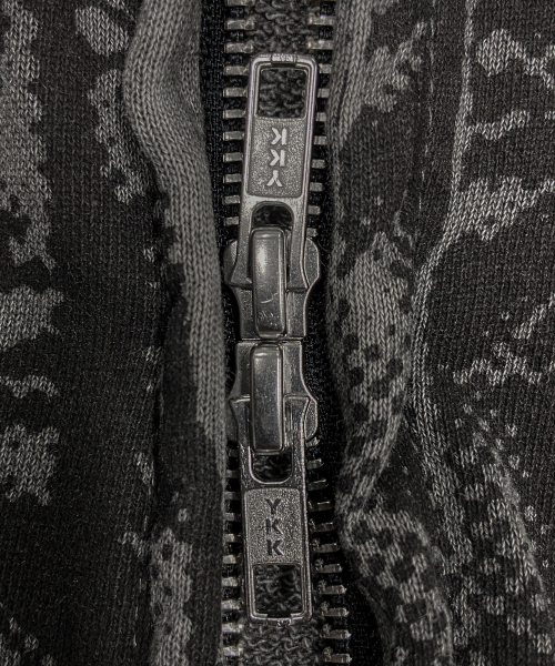 DEFYCLUBROBBERS（ディファイクラブロバース）の「The Doors of Perception Hoodie Zip-Up (Pigment Charcoal)（パーカー・レディース・その他・MEDIUM/LARGE）」の2枚目の写真