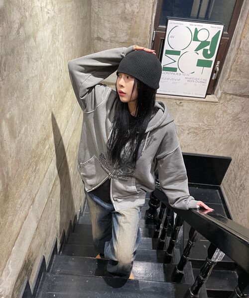 DEFYCLUBROBBERS（ディファイクラブロバース）の「The Doors of Perception Hoodie Zip-Up (Pigment Charcoal)（パーカー・レディース・その他・MEDIUM/LARGE）」の4枚目の写真