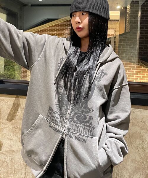 DEFYCLUBROBBERS（ディファイクラブロバース）の「The Doors of Perception Hoodie Zip-Up (Pigment Charcoal)（パーカー・レディース・その他・MEDIUM/LARGE）」の5枚目の写真