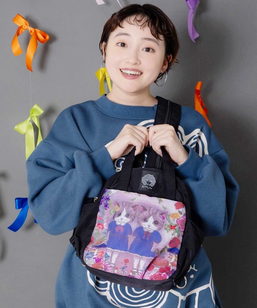 ScoLar（スカラー）の「653444：ネコ姉妹の秘密の花園柄 2wayミニリュック（バックパック/リュック・レディース・ブラック/パープル/ベージュ・FREE）」の2枚目の写真