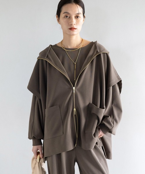 Elura（エルーラ）の「サマ見えリラクシーフードジレ/655836（ベスト・レディース・オフホワイト/ブラック/ダークブラウン・FREE）」の3枚目の写真