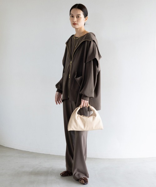 Elura（エルーラ）の「サマ見えリラクシーフードジレ/655836（ベスト・レディース・オフホワイト/ブラック/ダークブラウン・FREE）」の11枚目の写真