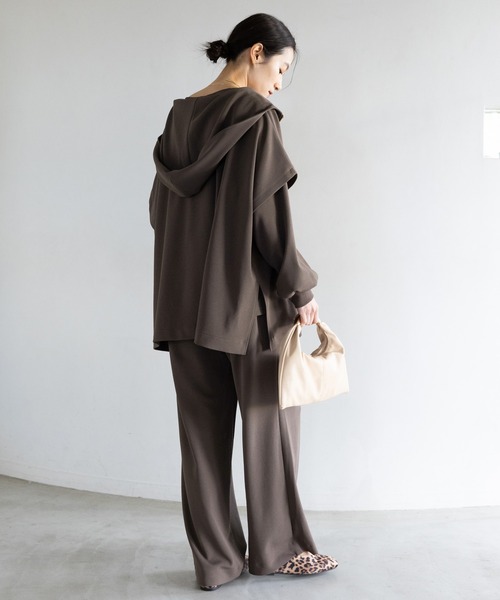 Elura（エルーラ）の「サマ見えリラクシーフードジレ/655836（ベスト・レディース・オフホワイト/ブラック/ダークブラウン・FREE）」の12枚目の写真