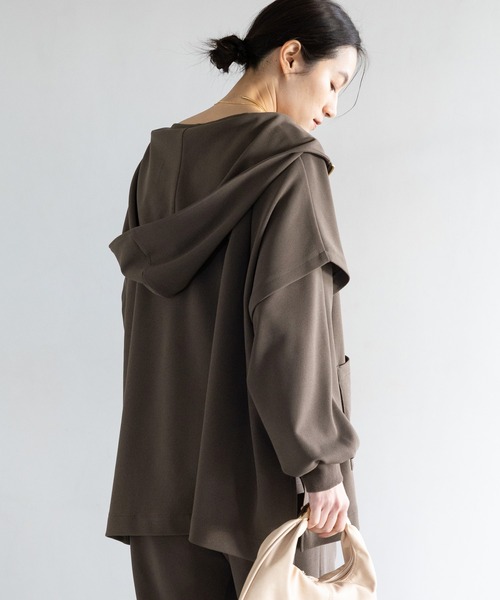 Elura（エルーラ）の「サマ見えリラクシーフードジレ/655836（ベスト・レディース・オフホワイト/ブラック/ダークブラウン・FREE）」の9枚目の写真