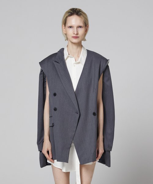 MMAM(ムアム)の「Signature off sleeve origami blazer(テーラードジャケット・レディース・グレー・FREE)」の1枚目の写真