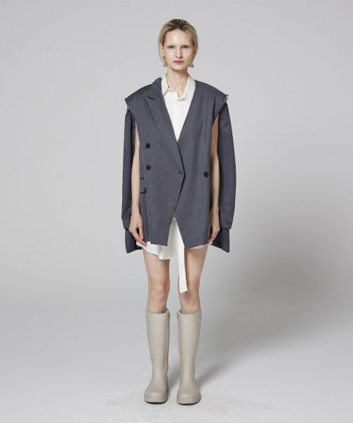 MMAM(ムアム)の「Signature off sleeve origami blazer(テーラードジャケット・レディース・グレー・FREE)」の2枚目の写真