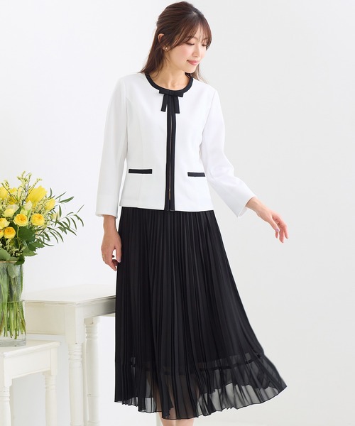 Rose Tiara（ローズティアラ）の「【リボンブローチ付】配色ノーカラージャケット（ノーカラージャケット・レディース・オフホワイト/ブラック・38/46/42/40）」の8枚目の写真