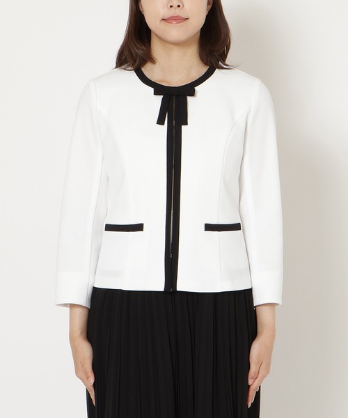 Rose Tiara（ローズティアラ）の「【リボンブローチ付】配色ノーカラージャケット（ノーカラージャケット・レディース・オフホワイト/ブラック・38/46/42/40）」の13枚目の写真
