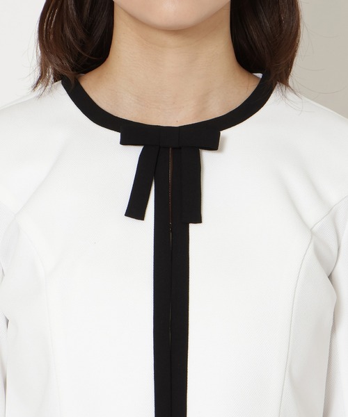 Rose Tiara（ローズティアラ）の「【リボンブローチ付】配色ノーカラージャケット（ノーカラージャケット・レディース・オフホワイト/ブラック・38/46/42/40）」の17枚目の写真