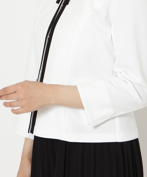 Rose Tiara（ローズティアラ）の「【リボンブローチ付】配色ノーカラージャケット（ノーカラージャケット・レディース・オフホワイト/ブラック・38/46/42/40）」の18枚目の写真
