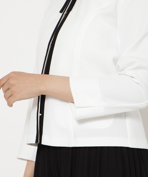 Rose Tiara（ローズティアラ）の「【リボンブローチ付】配色ノーカラージャケット（ノーカラージャケット・レディース・オフホワイト/ブラック・38/46/42/40）」の19枚目の写真