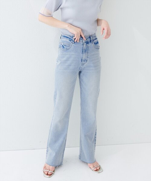 natural couture(ナチュラルクチュール)の「セルフカットストレートデニムフレアパンツ(デニムパンツ・レディース・サックスブルー/ブルー/オフホワイト・LARGE/MEDIUM/SMALL)」の4枚目の写真