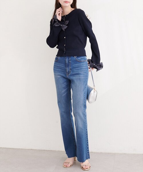 natural couture（ナチュラルクチュール）の「セルフカットストレートデニムフレアパンツ（デニムパンツ・レディース・サックスブルー/ブルー・LARGE/MEDIUM）」の8枚目の写真