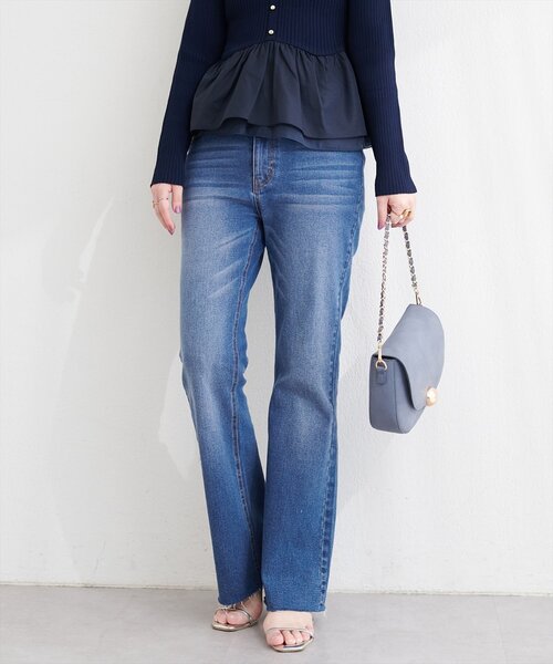 natural couture（ナチュラルクチュール）の「セルフカットストレートデニムフレアパンツ（デニムパンツ・レディース・サックスブルー/ブルー・LARGE/MEDIUM）」の10枚目の写真