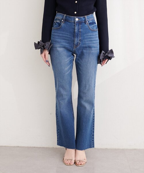 natural couture（ナチュラルクチュール）の「セルフカットストレートデニムフレアパンツ（デニムパンツ・レディース・サックスブルー/ブルー・LARGE/MEDIUM）」の15枚目の写真