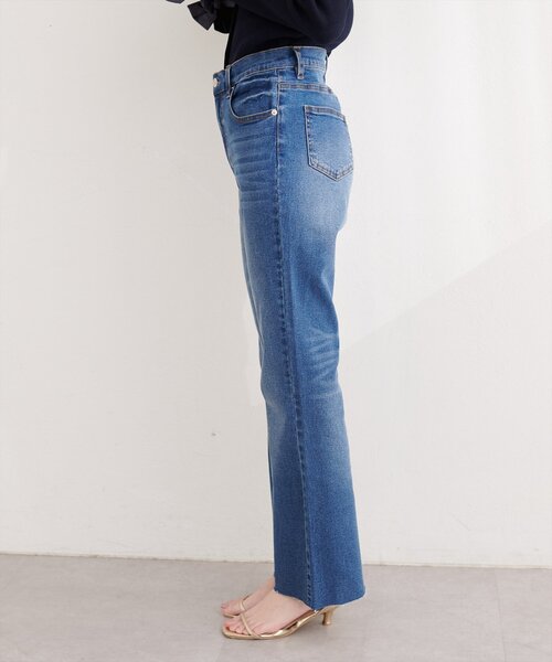 natural couture（ナチュラルクチュール）の「セルフカットストレートデニムフレアパンツ（デニムパンツ・レディース・サックスブルー/ブルー・LARGE/MEDIUM）」の16枚目の写真