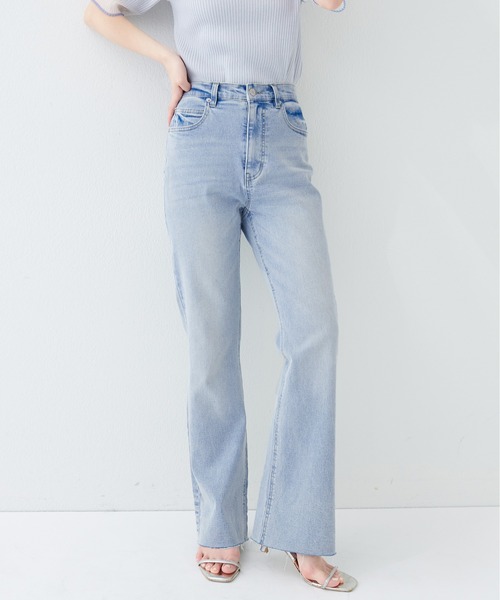 natural couture(ナチュラルクチュール)の「セルフカットストレートデニムフレアパンツ(デニムパンツ・レディース・サックスブルー/ブルー/オフホワイト・LARGE/MEDIUM/SMALL)」の1枚目の写真