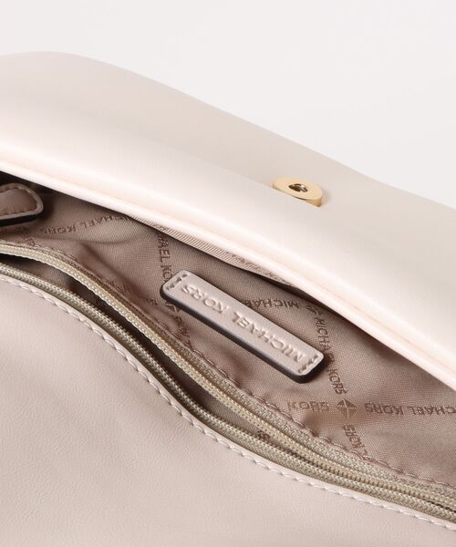MICHAEL KORS(マイケルコース)の「SOHO SM CONV POUCHETTE XBODY クロスボディ(ショルダーバッグ・レディース・ベージュ系・FREE)」の4枚目の写真