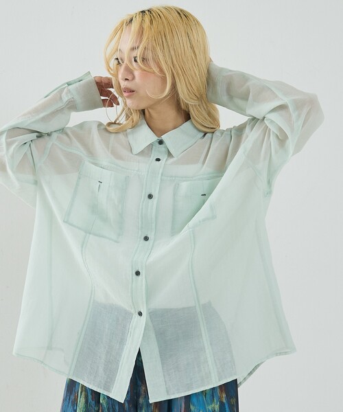 NOMINE(ノミネ)の「オーバーサイズ シアーシャツ(シャツ/ブラウス・レディース・ライトグレー/イエロー系その他/グレイッシュブルー/グリーン系その他・フリー)」の3枚目の写真