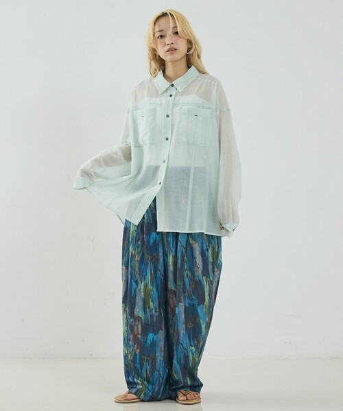 NOMINE(ノミネ)の「オーバーサイズ シアーシャツ(シャツ/ブラウス・レディース・ライトグレー/イエロー系その他/グレイッシュブルー/グリーン系その他・フリー)」の5枚目の写真