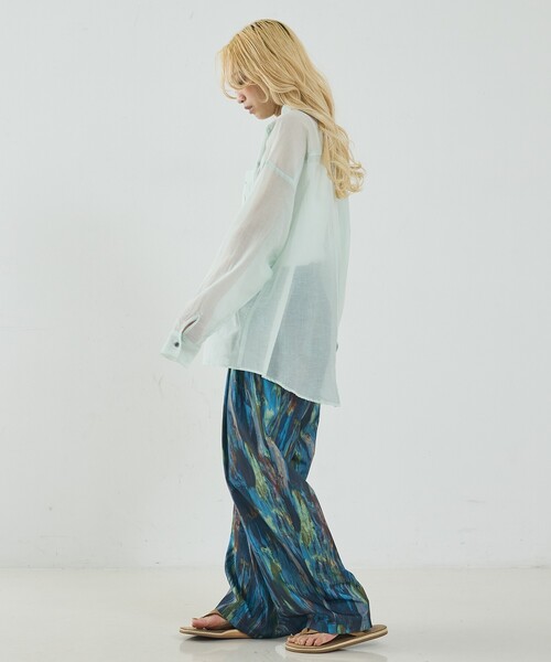 NOMINE(ノミネ)の「オーバーサイズ シアーシャツ(シャツ/ブラウス・レディース・ライトグレー/イエロー系その他/グレイッシュブルー/グリーン系その他・フリー)」の6枚目の写真