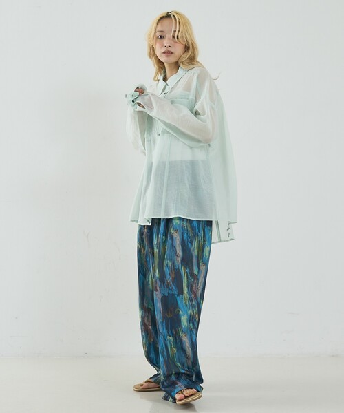 NOMINE(ノミネ)の「オーバーサイズ シアーシャツ(シャツ/ブラウス・レディース・ライトグレー/イエロー系その他/グレイッシュブルー/グリーン系その他・フリー)」の7枚目の写真