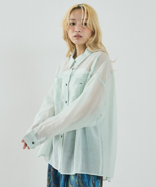 NOMINE(ノミネ)の「オーバーサイズ シアーシャツ(シャツ/ブラウス・レディース・ライトグレー/イエロー系その他/グレイッシュブルー/グリーン系その他・フリー)」の8枚目の写真