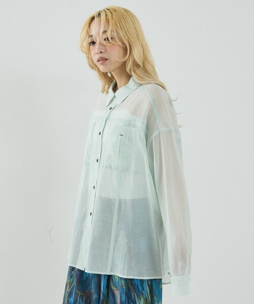 NOMINE(ノミネ)の「オーバーサイズ シアーシャツ(シャツ/ブラウス・レディース・ライトグレー/イエロー系その他/グレイッシュブルー/グリーン系その他・フリー)」の9枚目の写真