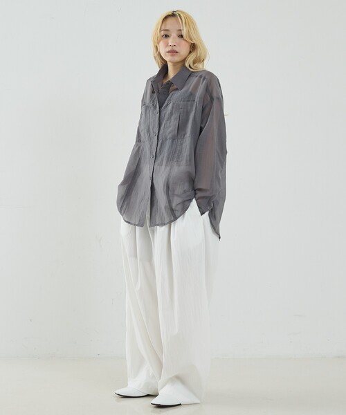 NOMINE(ノミネ)の「オーバーサイズ シアーシャツ(シャツ/ブラウス・レディース・ライトグレー/イエロー系その他/グレイッシュブルー/グリーン系その他・フリー)」の10枚目の写真
