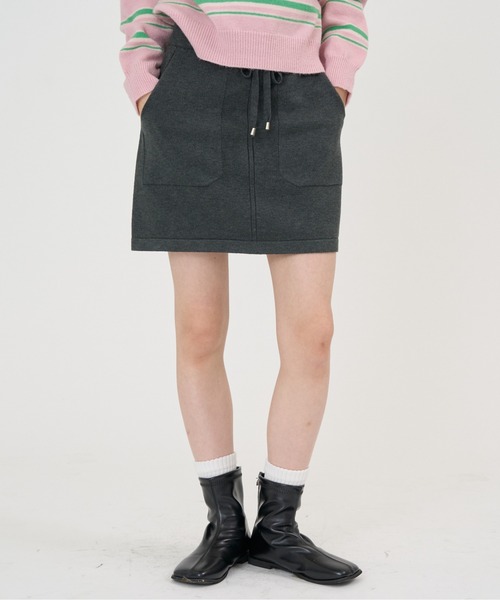 NUJOH(ヌゾ)の「Drawstring Pocket Mini Skirt / ドローストリングポケットミニスカート(スカート・レディース・ナチュラル/ベージュ/チャコールグレー/ブラック/グレー・FREE)」の2枚目の写真