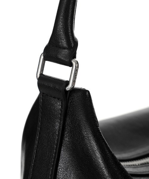 STANDOIL（スタンドオイル）の「STAND OIL/スタンドオイル Mushy Bag サイドストラップ マッシュバッグ ハンドバッグ 2026年春夏（ハンドバッグ・レディース・ブラック/ブラウン/レッド/キャメル/ブラウン系・FREE）」の11枚目の写真