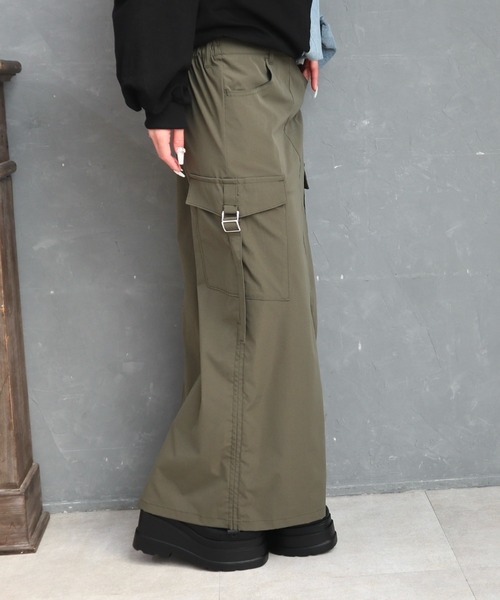 CECIL McBEE（セシルマクビー）の「ナイロンタッチカーゴナロースカート（スカート・レディース・ブラック/カーキ・MEDIUM/LARGE）」の14枚目の写真