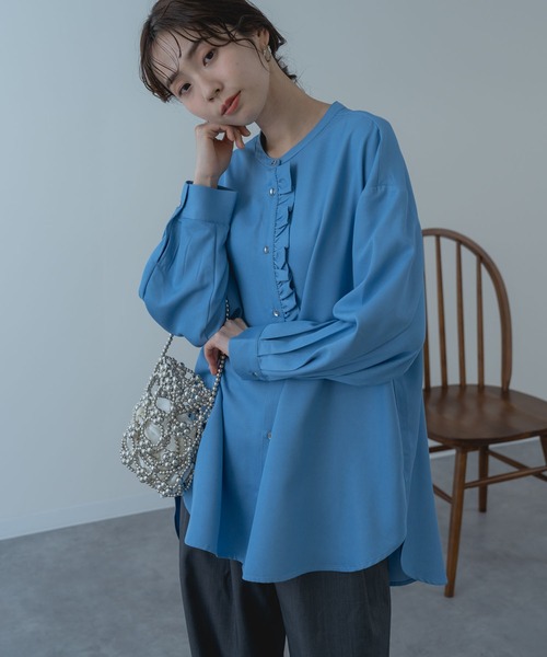ANNA LUNA(アンナルナ)の「【ANNA LUNA】フロントフリル がポイントの バンドカラー チュニック(シャツ/ブラウス・レディース・ネイビー/オフホワイト/サックスブルー・MEDIUM)」の3枚目の写真