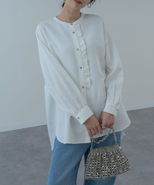 ANNA LUNA(アンナルナ)の「【ANNA LUNA】フロントフリル がポイントの バンドカラー チュニック(シャツ/ブラウス・レディース・ネイビー/オフホワイト/サックスブルー・MEDIUM)」の4枚目の写真
