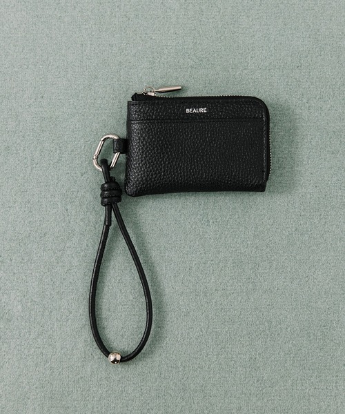 Beau're(ヴュレ)の「BEAURE カウレザー ハンドストラップ付き バイカラー フラグメント ケース(パスケース・レディース・アイボリー/ブラック/グレイッシュベージュ/ライラック/ペールイエロー/ピンクベージュ/ブラック×ブラック/ブルー/シルバー/シルバー系その他・FREE)」の4枚目の写真