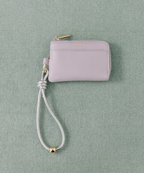 Beau're(ヴュレ)の「BEAURE カウレザー ハンドストラップ付き バイカラー フラグメント ケース(パスケース・レディース・アイボリー/ブラック/グレイッシュベージュ/ライラック/ペールイエロー/ピンクベージュ/ブラック×ブラック/ブルー/シルバー/シルバー系その他・FREE)」の6枚目の写真