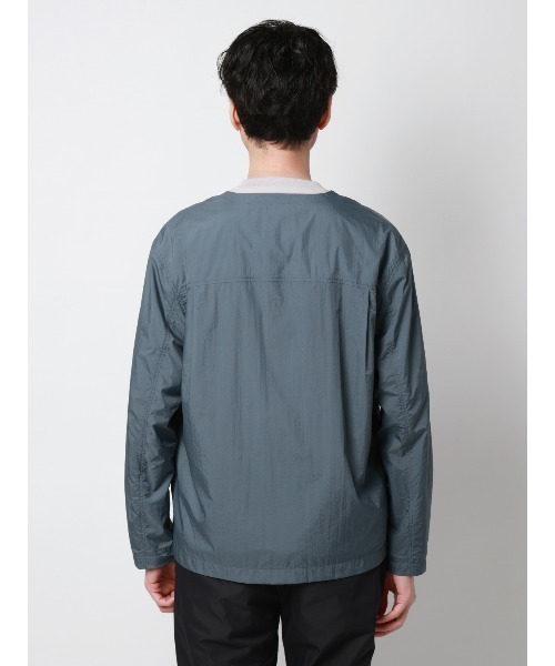 SUIT SQUARE（スーツスクエア）の「FLAT Vカラーアウター ウォッシャブル UVカット 軽量 ナイロンワッシャー 無地（その他アウター・メンズ・ブラック/ブルー・M/L）」の6枚目の写真