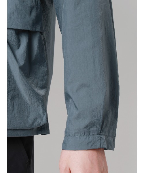 SUIT SQUARE（スーツスクエア）の「FLAT Vカラーアウター ウォッシャブル UVカット 軽量 ナイロンワッシャー 無地（その他アウター・メンズ・ブラック/ブルー・M/L）」の9枚目の写真