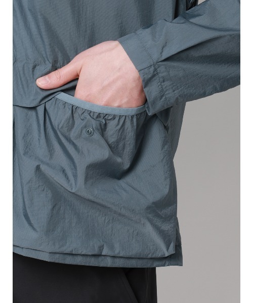 SUIT SQUARE（スーツスクエア）の「FLAT Vカラーアウター ウォッシャブル UVカット 軽量 ナイロンワッシャー 無地（その他アウター・メンズ・ブラック/ブルー・M/L）」の10枚目の写真