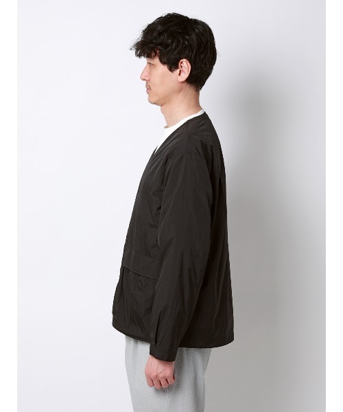 SUIT SQUARE（スーツスクエア）の「FLAT Vカラーアウター ウォッシャブル UVカット 軽量 ナイロンワッシャー 無地（その他アウター・メンズ・ブラック/ブルー・M/L）」の15枚目の写真