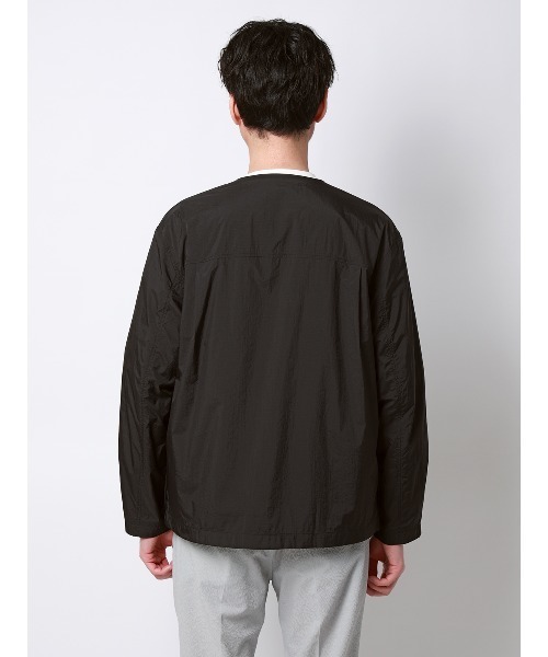 SUIT SQUARE（スーツスクエア）の「FLAT Vカラーアウター ウォッシャブル UVカット 軽量 ナイロンワッシャー 無地（その他アウター・メンズ・ブラック/ブルー・M/L）」の16枚目の写真