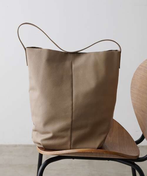 Whim Gazette（ウィムガゼット）の「2.718/バケットワンショルダー（トートバッグ・レディース・ベージュ/ダークブラウン・FREE）」の4枚目の写真