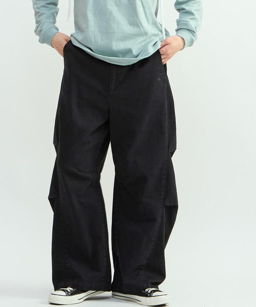 CONVERSE TOKYO(コンバーストウキョウ)の「VINTAGE-LIKE BARREL LEG PANTS(その他パンツ・レディース・グレー/ブラック・MEDIUM/SMALL)」の1枚目の写真