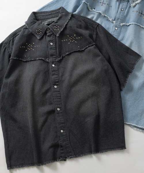 JOHN'S CLOSET(ジョンズクローゼット)の「【31】スタッズデザイン デニムウエスタンシャツ(シャツ/ブラウス・メンズ・ネイビー/サックスブルー/ブラック・LARGE/MEDIUM)」の1枚目の写真