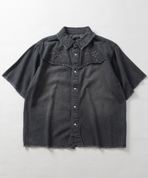 JOHN'S CLOSET(ジョンズクローゼット)の「【31】スタッズデザイン デニムウエスタンシャツ(シャツ/ブラウス・メンズ・ネイビー/サックスブルー/ブラック・LARGE/MEDIUM)」の4枚目の写真