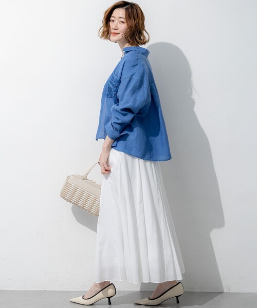 23区 S(ニジュウサンクチイサイサイズ)の「LIBECOリネン ポケット刺繍 クロップドシャツ(シャツ/ブラウス・レディース・スカイブルー系1/ベージュ系/オレンジ系/ブルー系/ピンク系1/ホワイト系・32)」の9枚目の写真