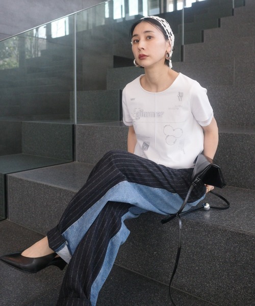Ameri(アメリ)の「SHEER LAYERED GLIMMER GRAPHIC TEE(Tシャツ/カットソー・レディース・ブルー/チャコールグレー/ホワイト・MEDIUM/SMALL)」の9枚目の写真